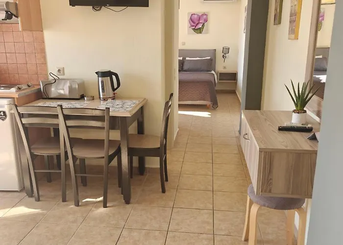 Helen'S Studios & Apartments